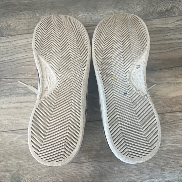 NIKE Court Royale 2 MID High Top Black and White Sneaker Women CT1725-001 Size 8 - Picture 5 of 10